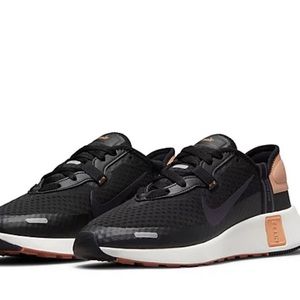 Nike Reposto women’s sneaker